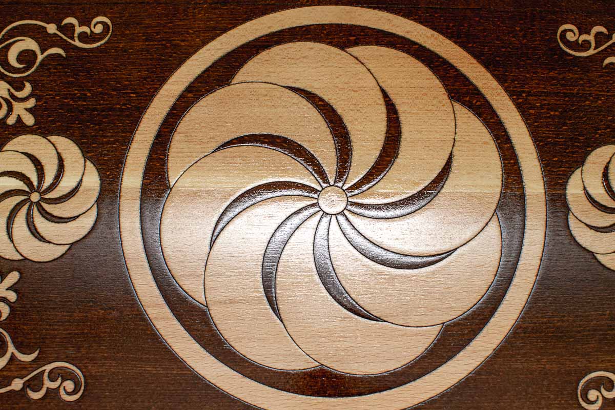 Eternity sign backgammon set folded, pale carved loop showing