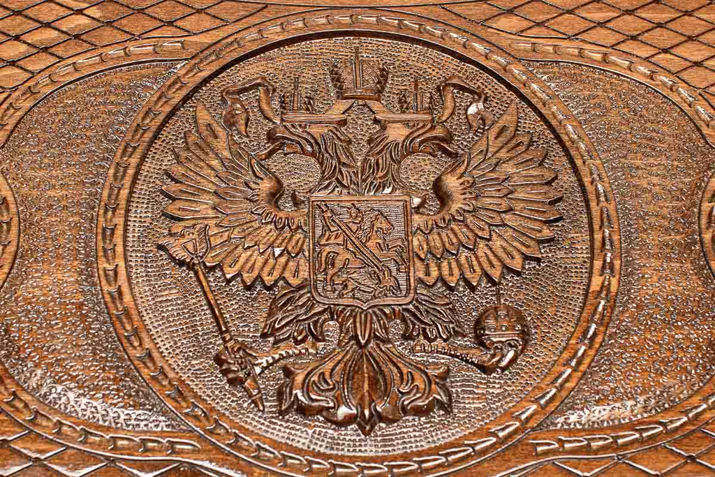 Angled view of the Russia coat of arms bronze backgammon board