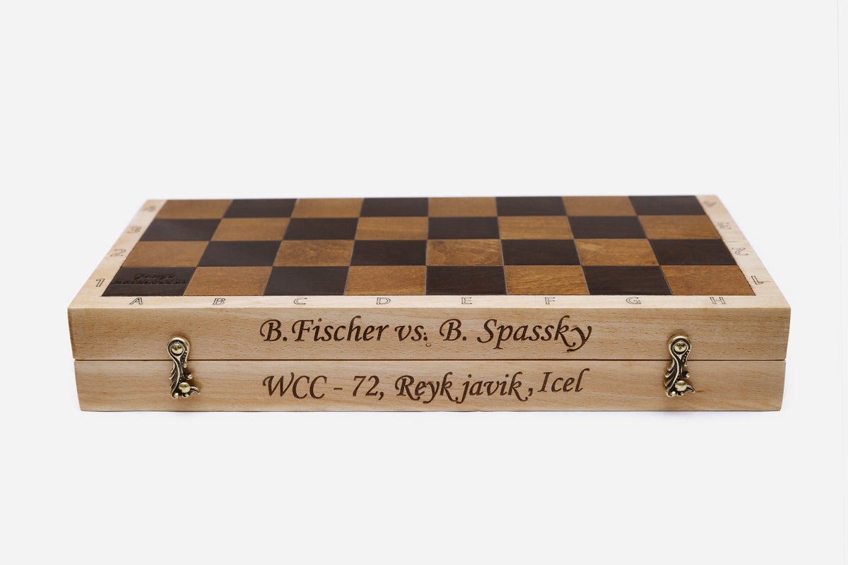Classic chess set with 32 wooden pieces
