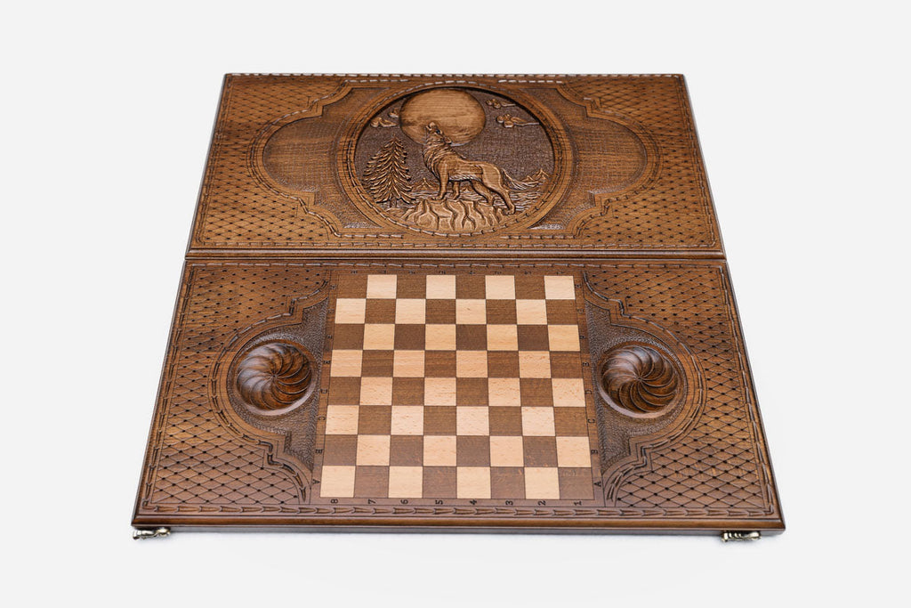 Snarling wolf backgammon set folded, bared teeth showing