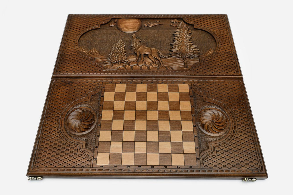 Winter wolf backgammon set folded, carved coat showing