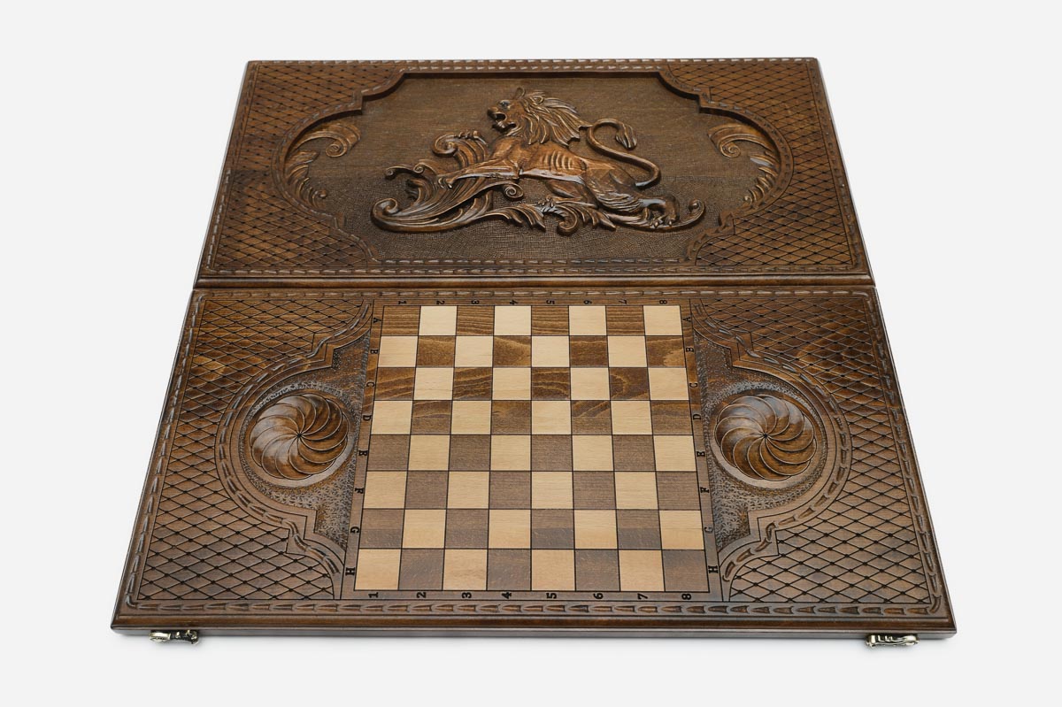 Grand lion backgammon set folded, layered mane showing