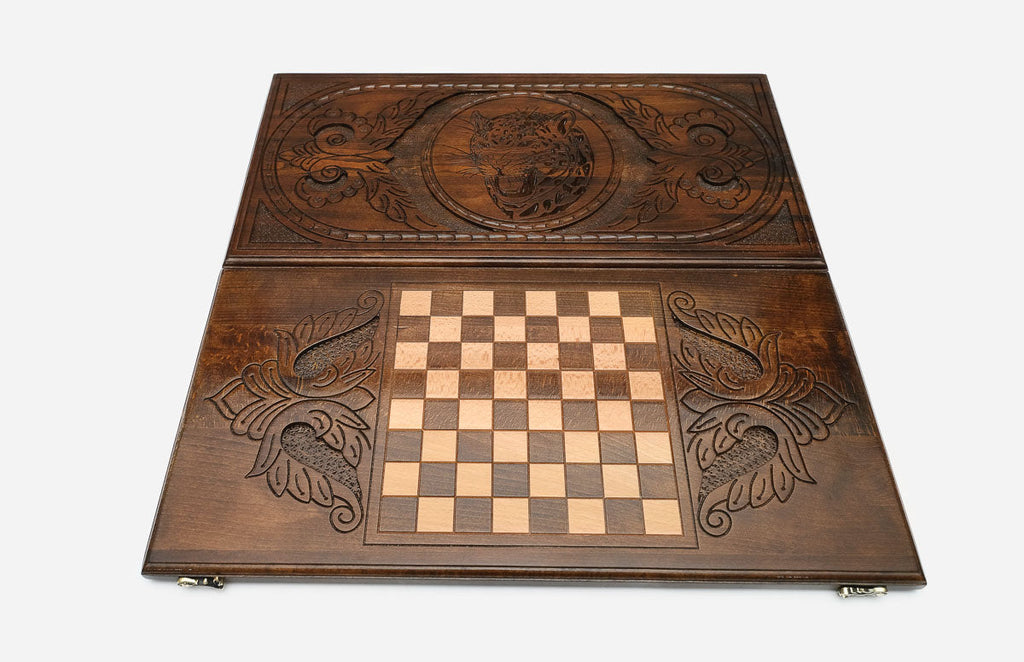 Lynx backgammon set folded, tufted ears showing
