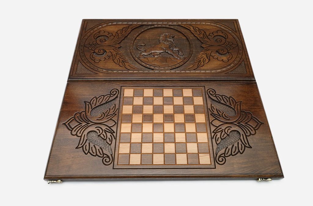 Prowling lion backgammon set folded, raised paw showing