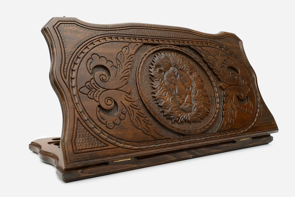 Backgammon Set with Lion - hand-carved wooden backgammon board