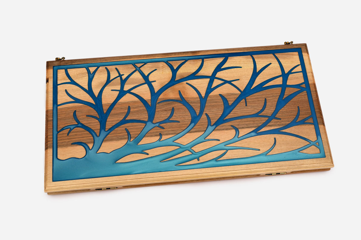 The board opened to the full 60 cm walnut playing field