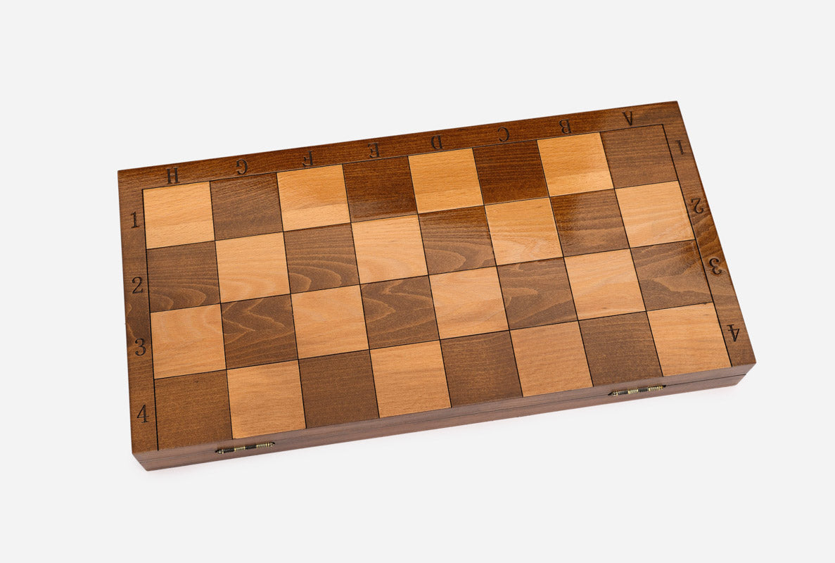 Classic chess set with 32 wooden pieces, open