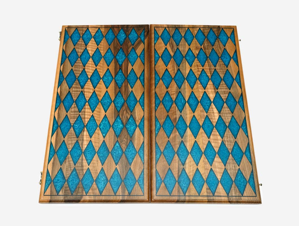 The board opened to the full 60 cm playing field with blue points and carved ornaments
