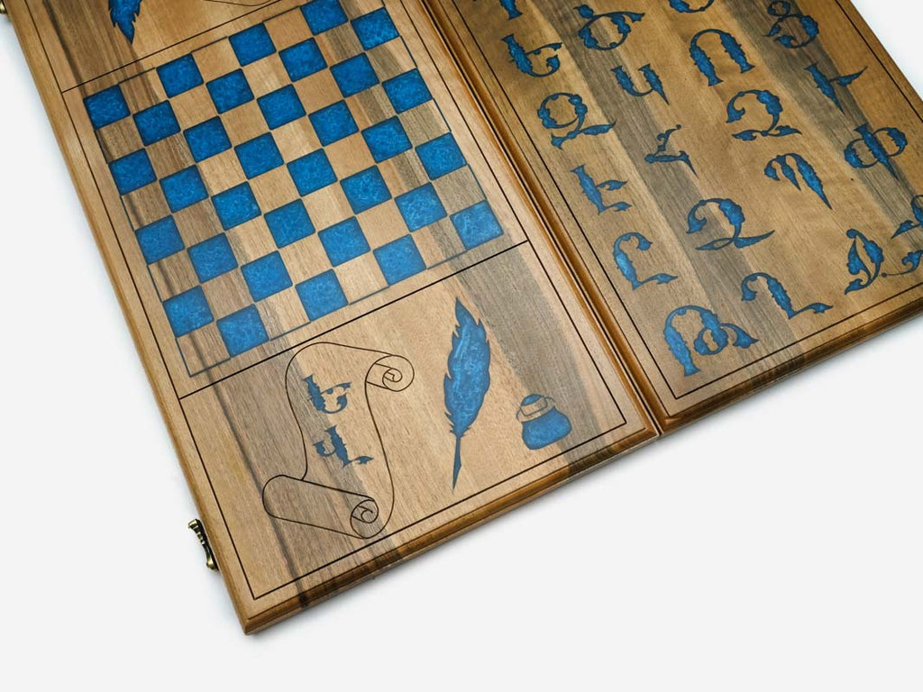 The board opened to the full 60 cm playing field with carved ornaments