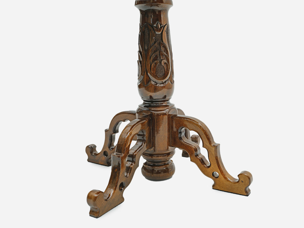 Detail of the hand-carved central pedestal and four scrolled legs