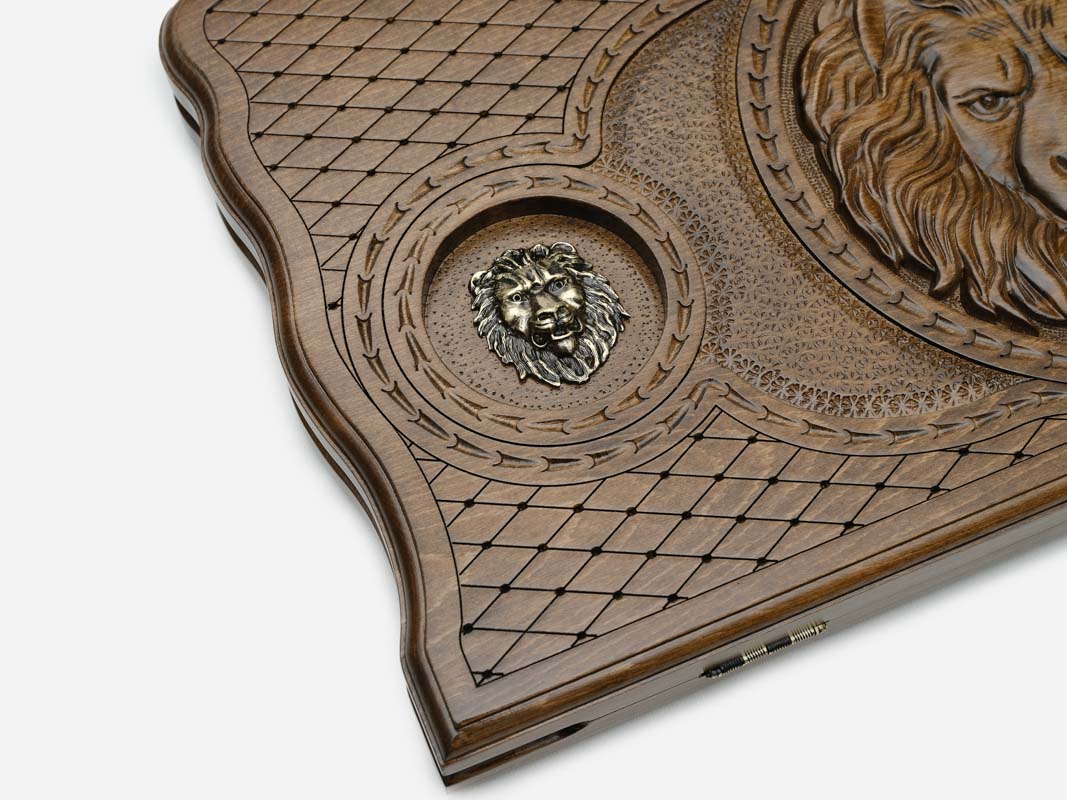 The backgammon board opened to the full 60 cm playing field