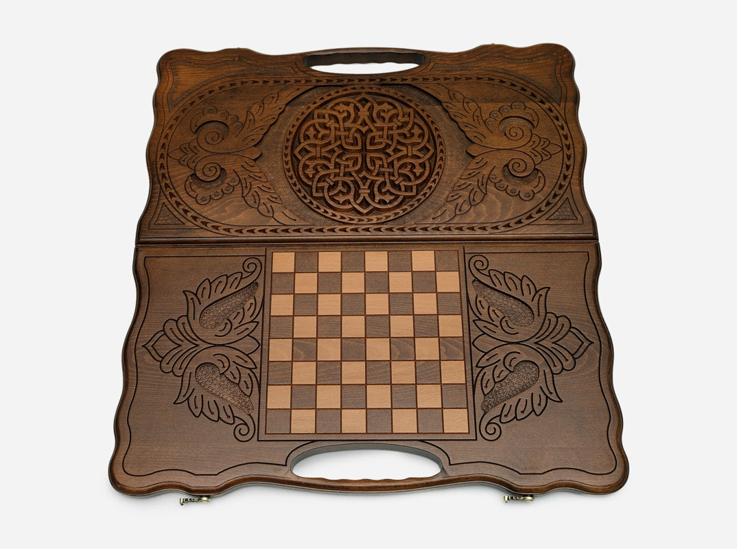 The cut-out carry handle and the upper carving of the lid
