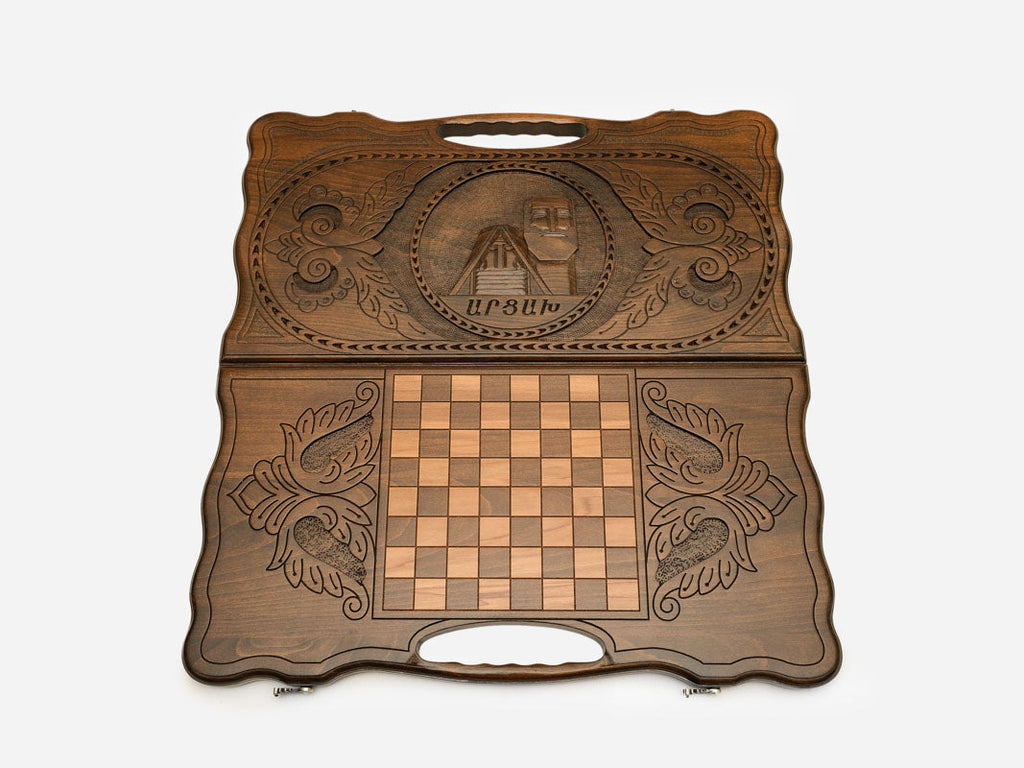 The cut-out carry handle and the upper carving of the lid