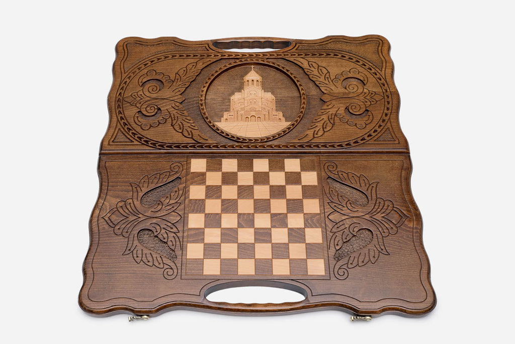 The cut-out carry handle and the upper carving of the lid