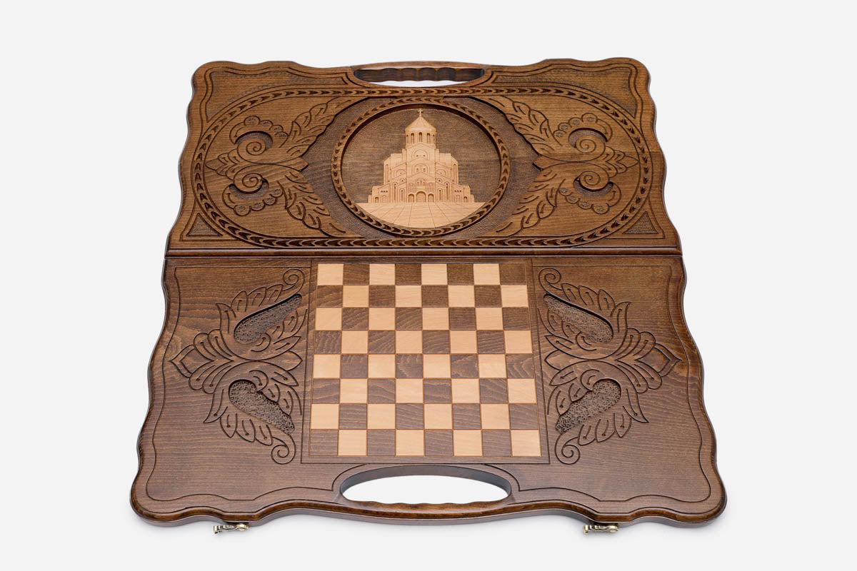 The cut-out carry handle and the upper carving of the lid