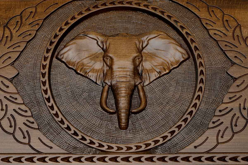 The cut-out carry handle and the upper carving of the lid