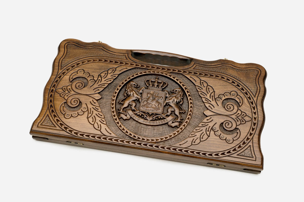 Angled view of the Georgian coat of arms medallion backgammon board