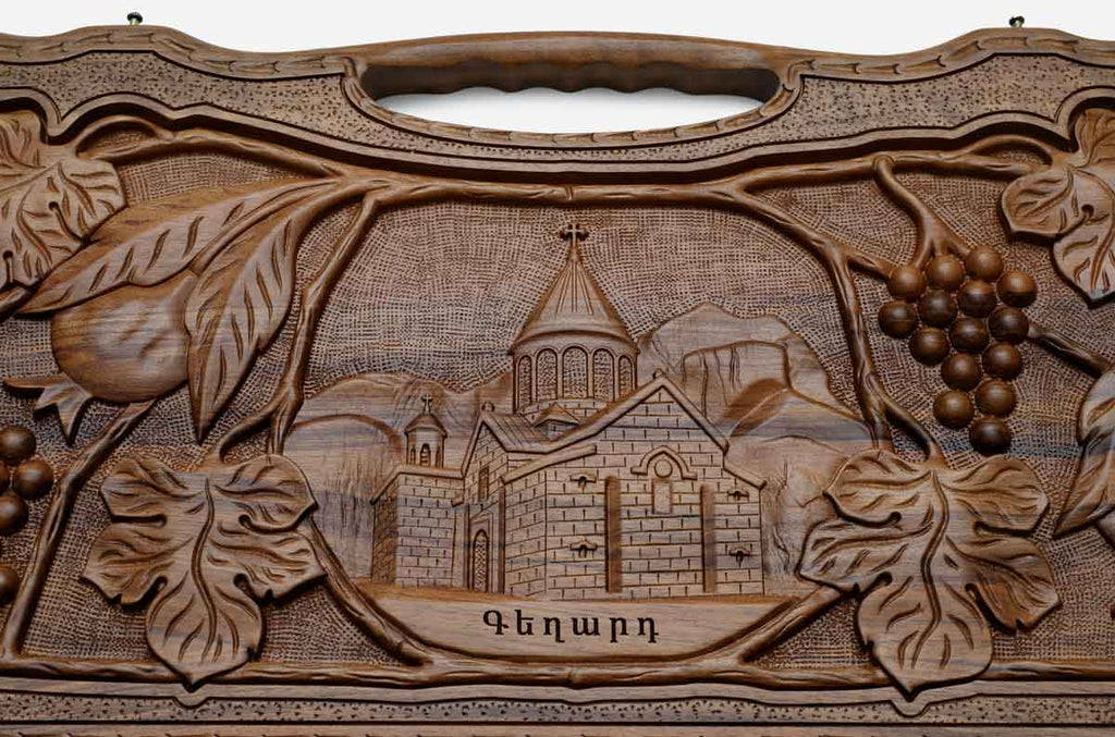 The cut-out carry handle and the upper carving of the lid