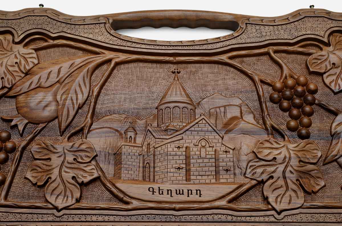 The cut-out carry handle and the upper carving of the lid