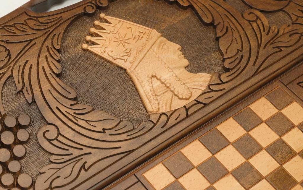 The cut-out carry handle and the upper carving of the lid