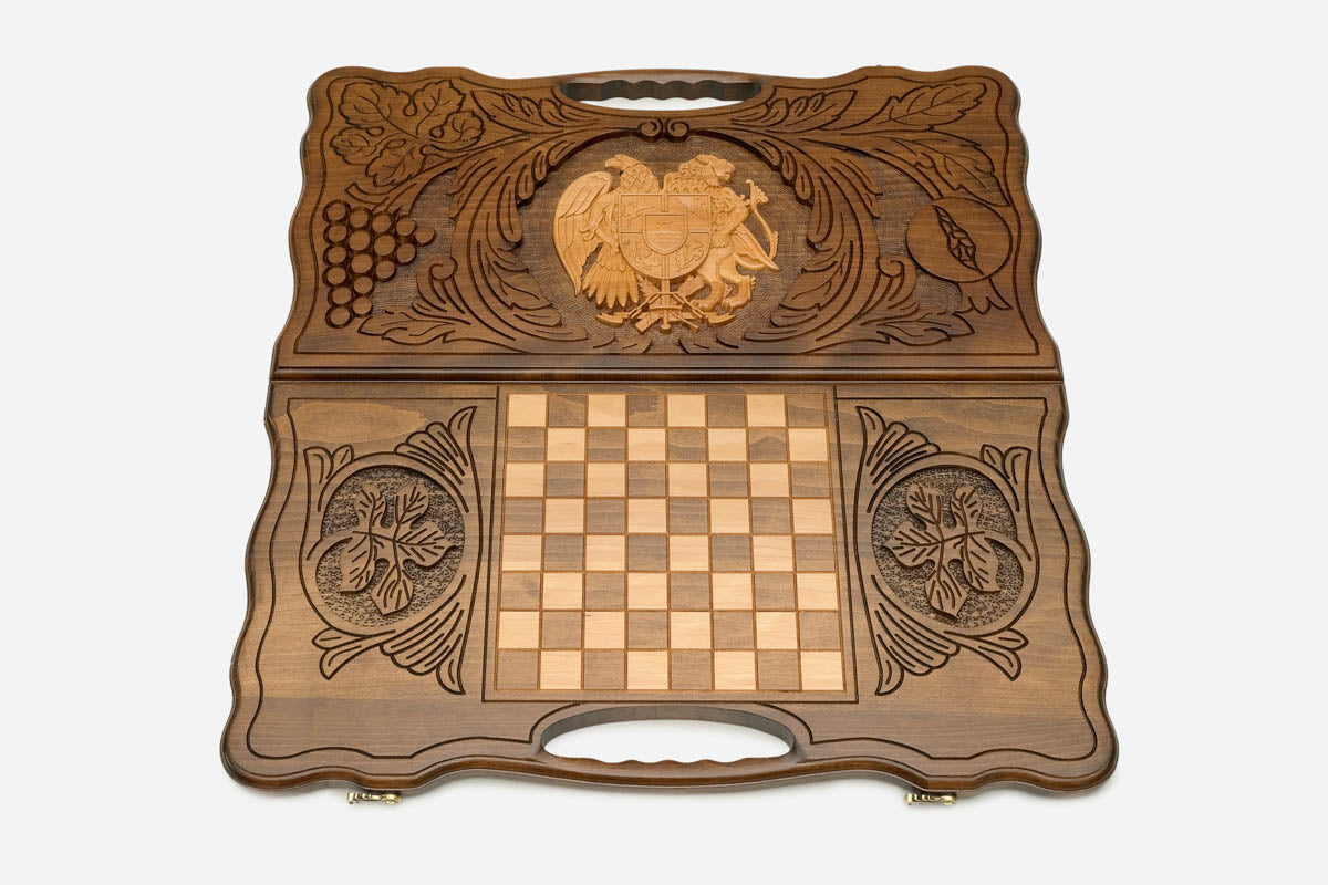 The cut-out carry handle and the upper carving of the lid