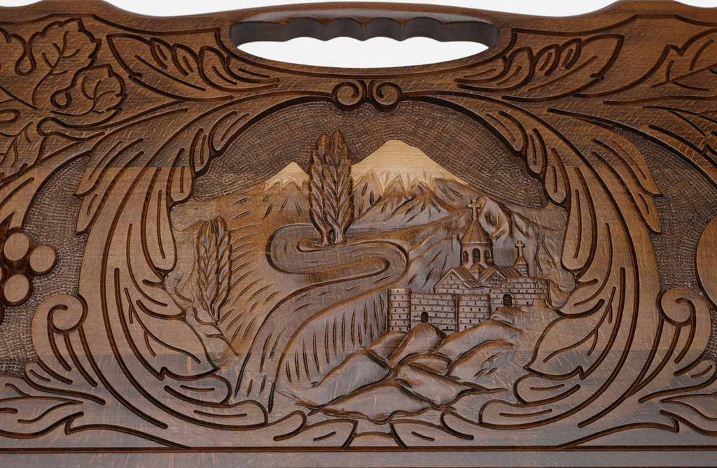 The cut-out carry handle and the upper carving of the lid