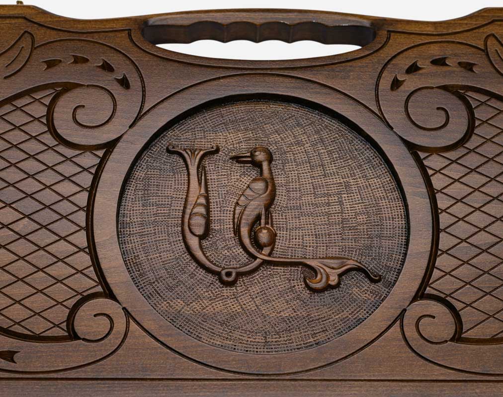 The cut-out carry handle and the upper carving of the lid