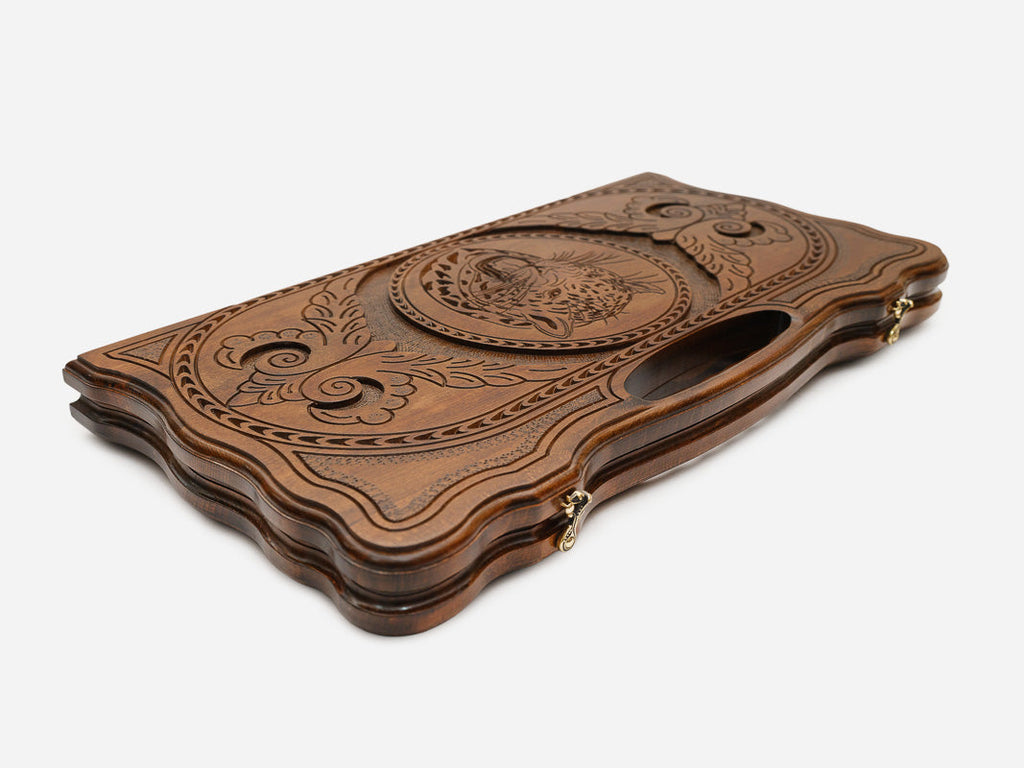 The cut-out carry handle and the upper carving of the lid