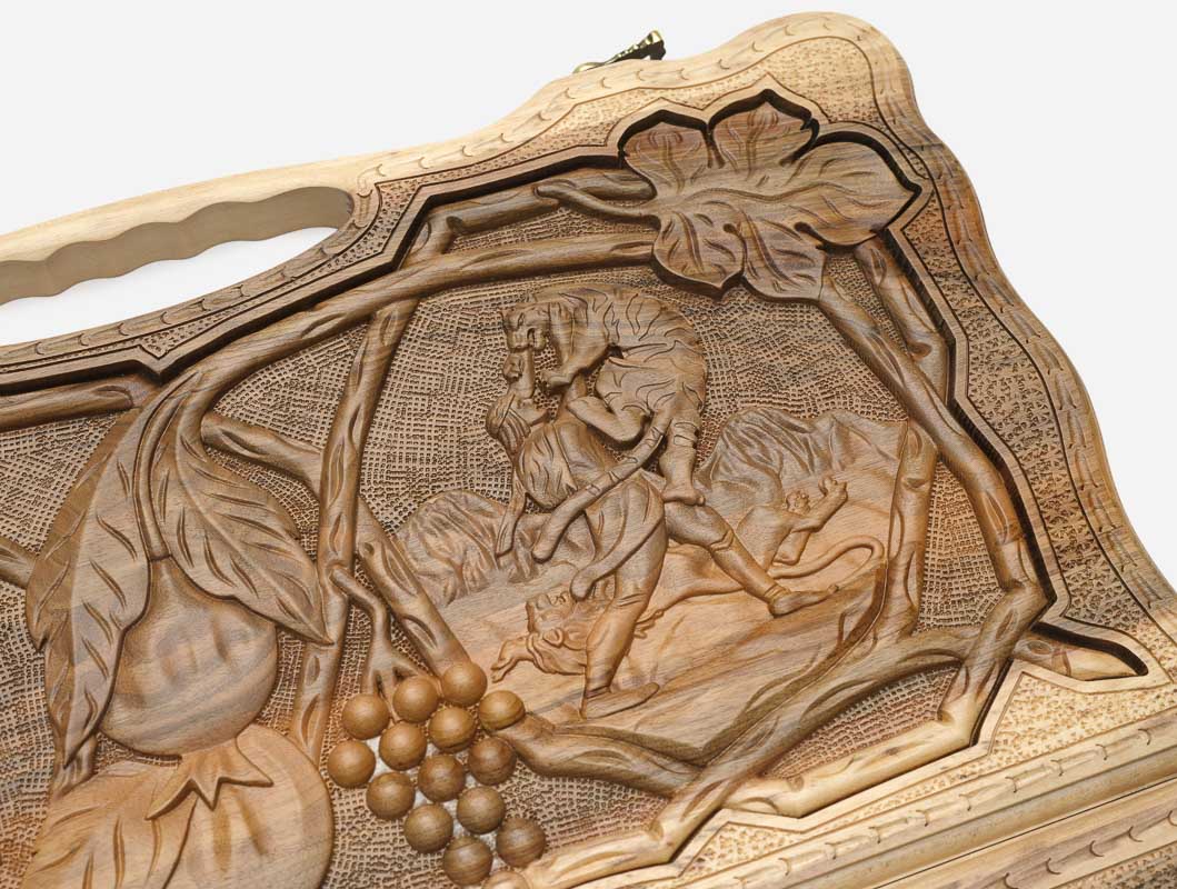 The cut-out carry handle and the upper carving of the lid