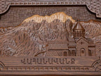 The cut-out carry handle and the upper carving of the lid