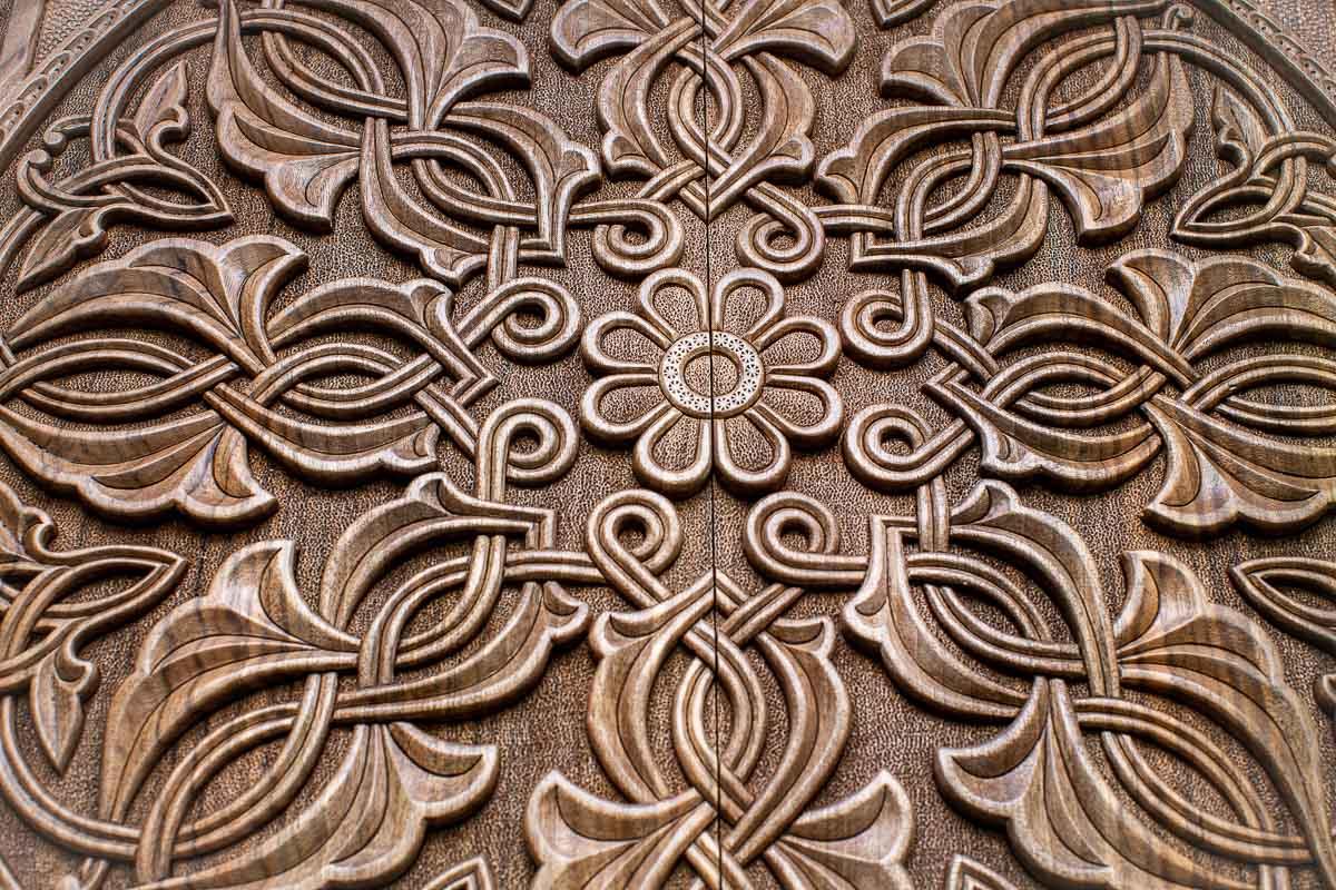 Master-carved walnut ornament backgammon board, full view