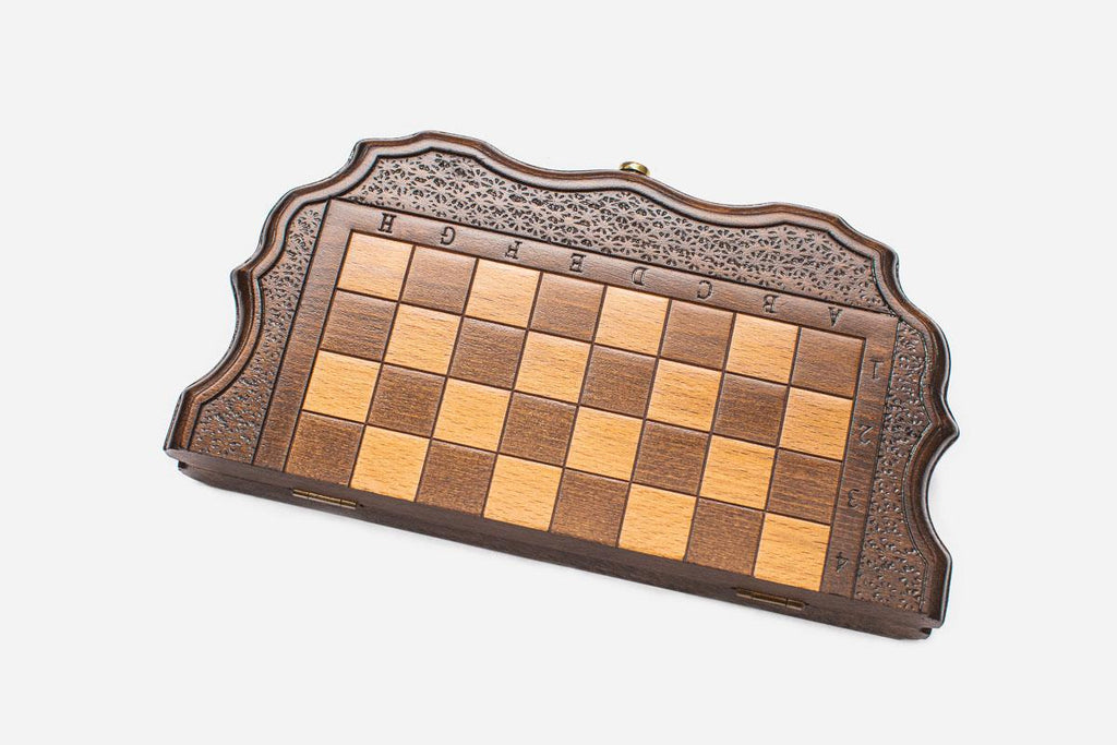 Travel chess set with 32 wooden chess pieces in beech and walnut