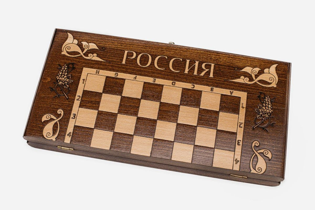 Russian emblem chess set with 32 wooden pieces and carrying bag