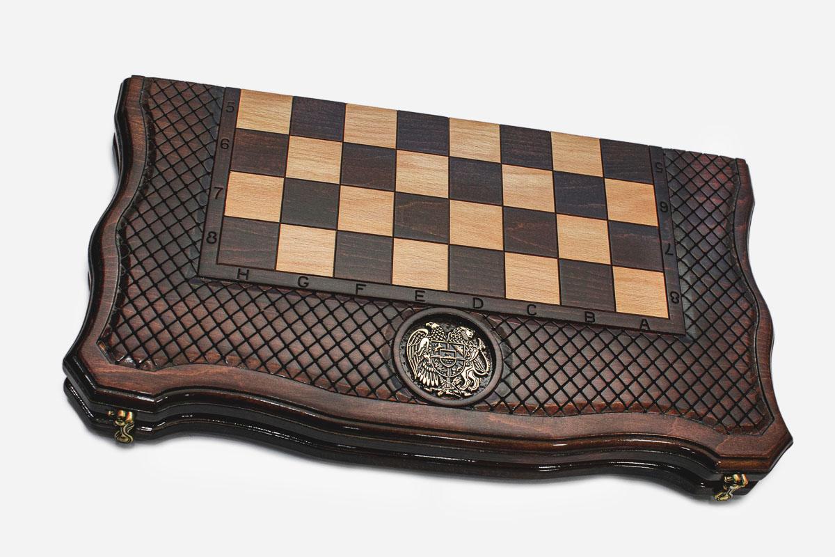 Coat of arms chess and backgammon set folded with bronze hinges and clasps