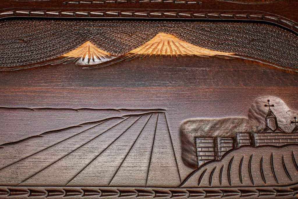 Beech and walnut backgammon checkers with dice and carrying bag