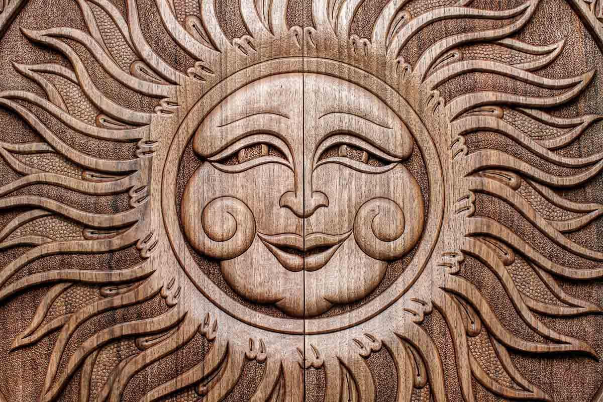 Detail of the carved sun rays