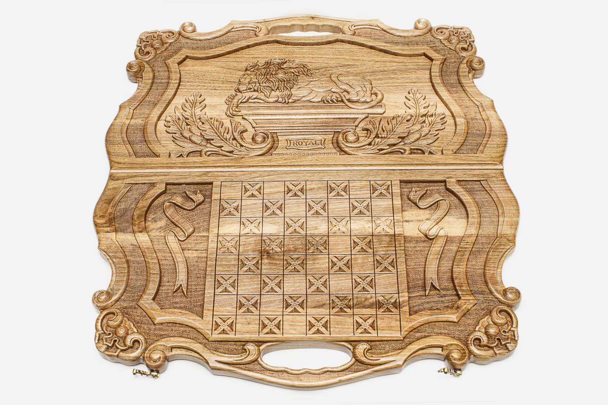 Detail of the carved laurel branches and Royal banner