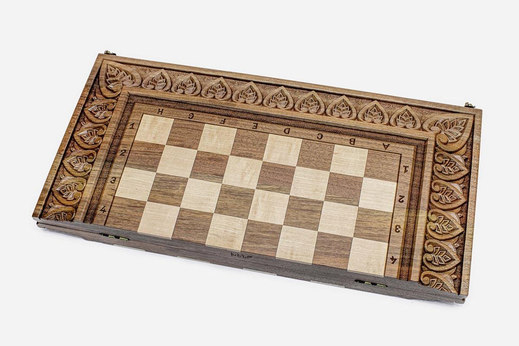 Luxurious walnut chess backgammon set with 32 pieces and 32 checkers