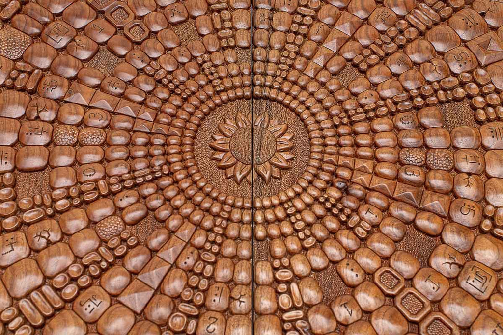 Detail of the central carved bloom
