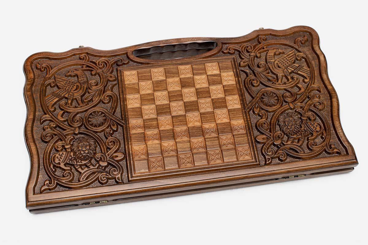 Angled view of the Georgian coat of arms deluxe backgammon board