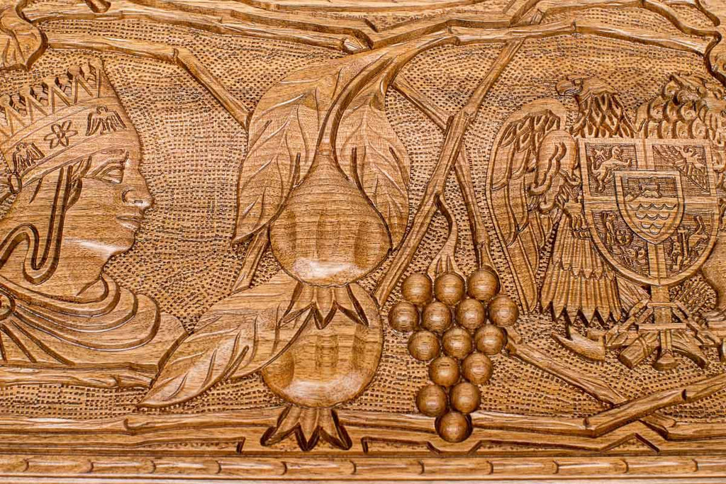 Detail of the carved grapevines