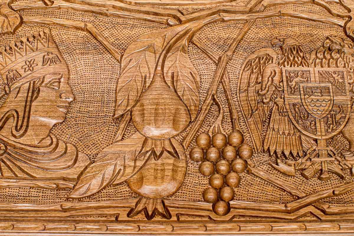 Detail of the carved grapevines