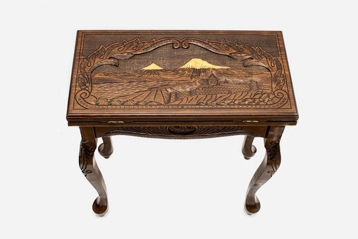 Mount Ararat backgammon table closed, straight front view