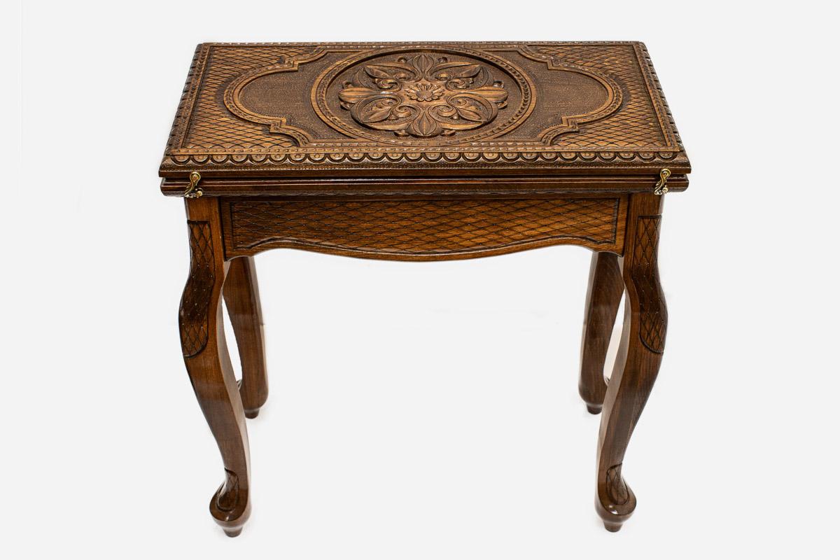 Floral ornament backgammon table closed, front elevation showing the cabriole legs
