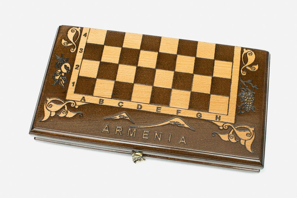 Travel Ararat chess set with 32 wooden pieces and carrying bag