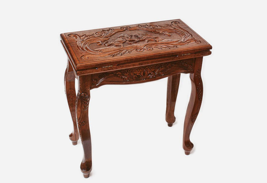 Close-up of the two carved lions on the backgammon table lid