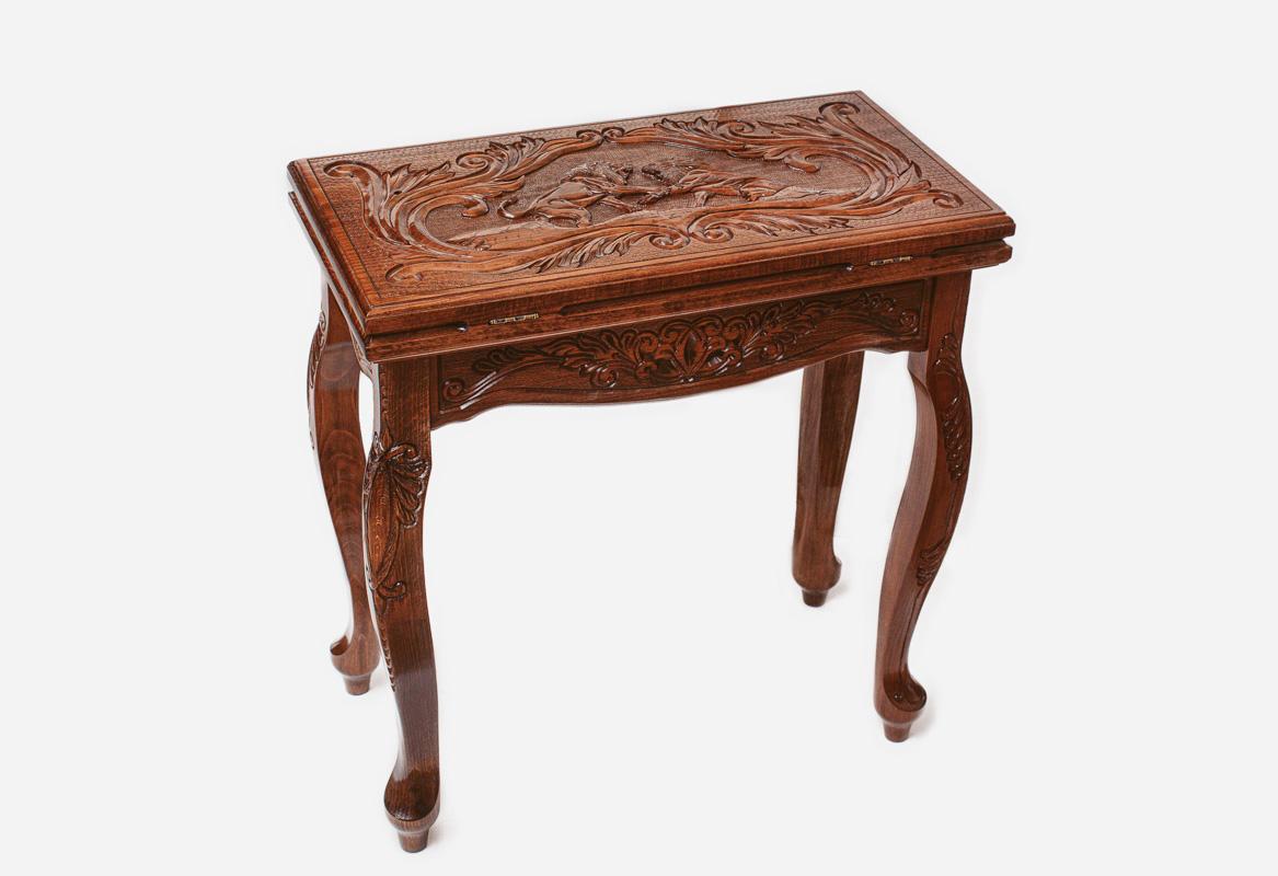 Close-up of the two carved lions on the backgammon table lid