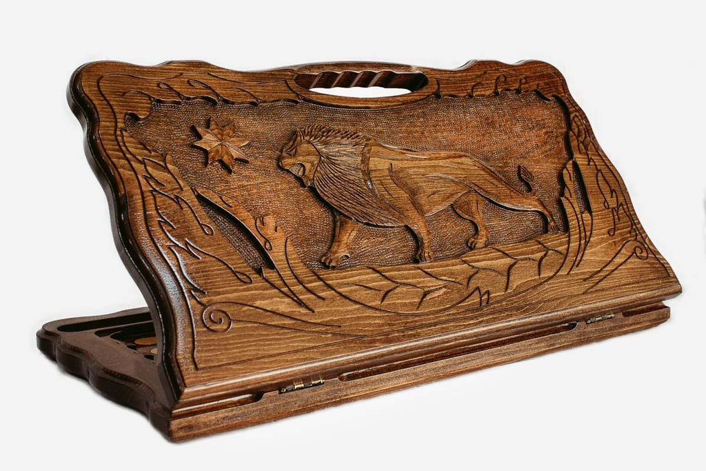 Carved beechwood backgammon board with a lion in an octagonal star ornament and a carry handle, propped open
