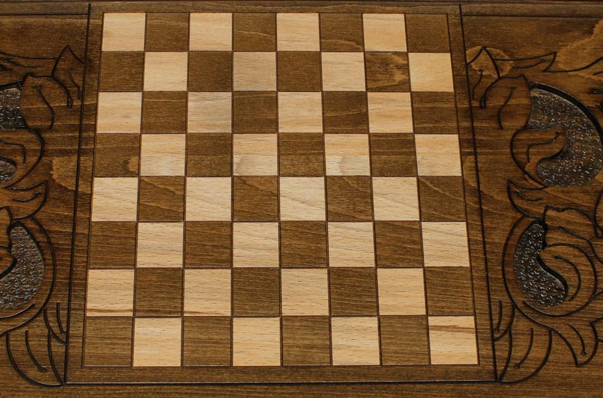 Beech and walnut checkers with dice on the nardi field