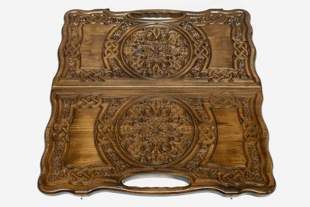 Detail of the interlaced carving panel